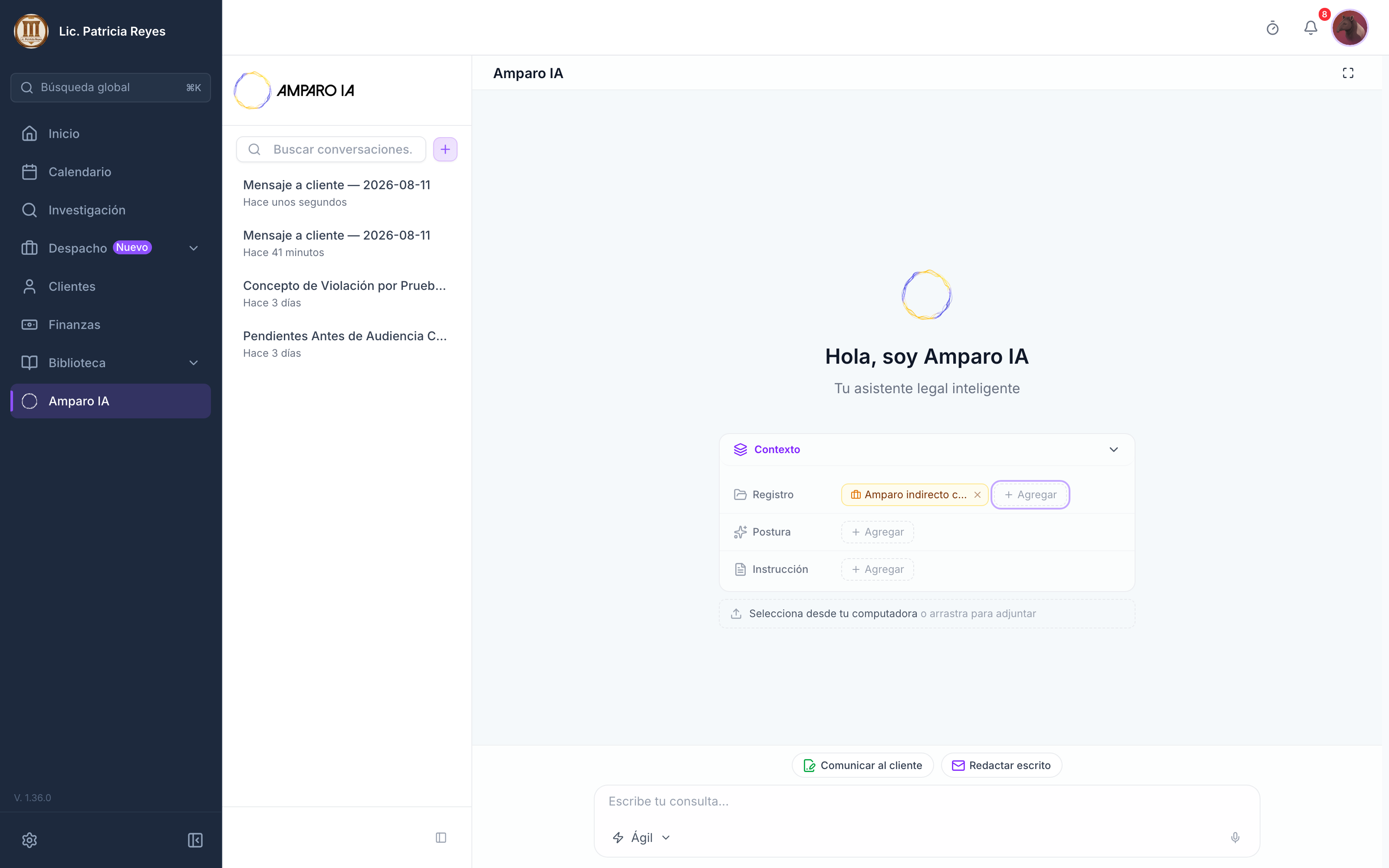 El lector ve que antes de conversar, el asunto correcto queda anclado en Registro dentro del panel Contexto, junto al hilo de chat.