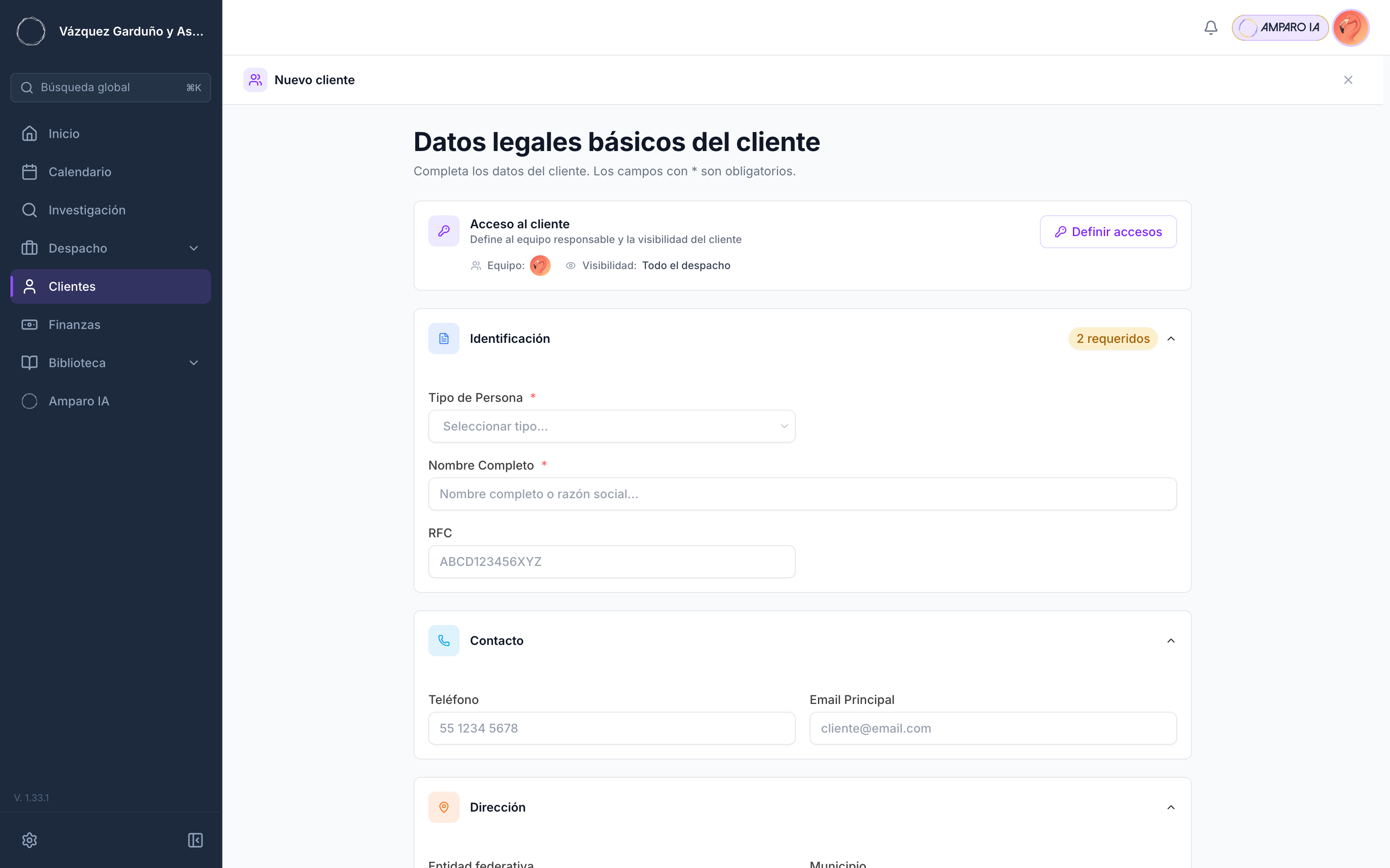 El lector ve el formulario de alta de cliente con el selector de tipo de persona y los campos de nombre, correo y teléfono.
