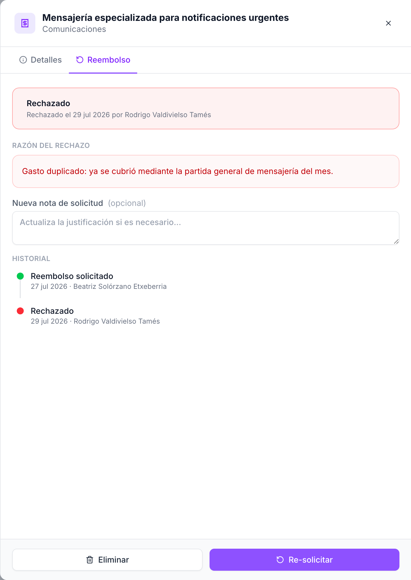 Rechazar obliga a escribir por qué, y esa razón le queda al colaborador para corregir y reenviar.